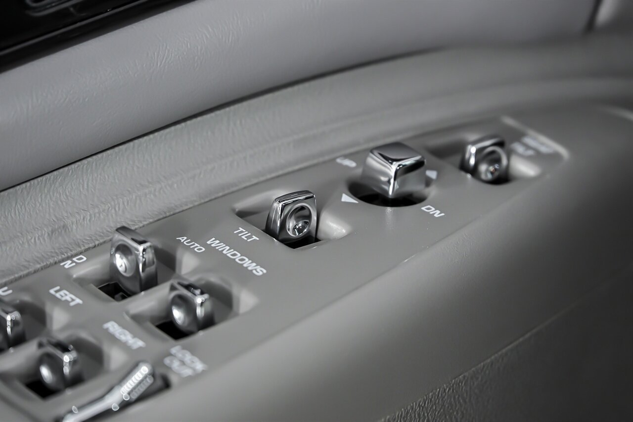 Used 1994 Chevrolet Impala SS RWD image 16