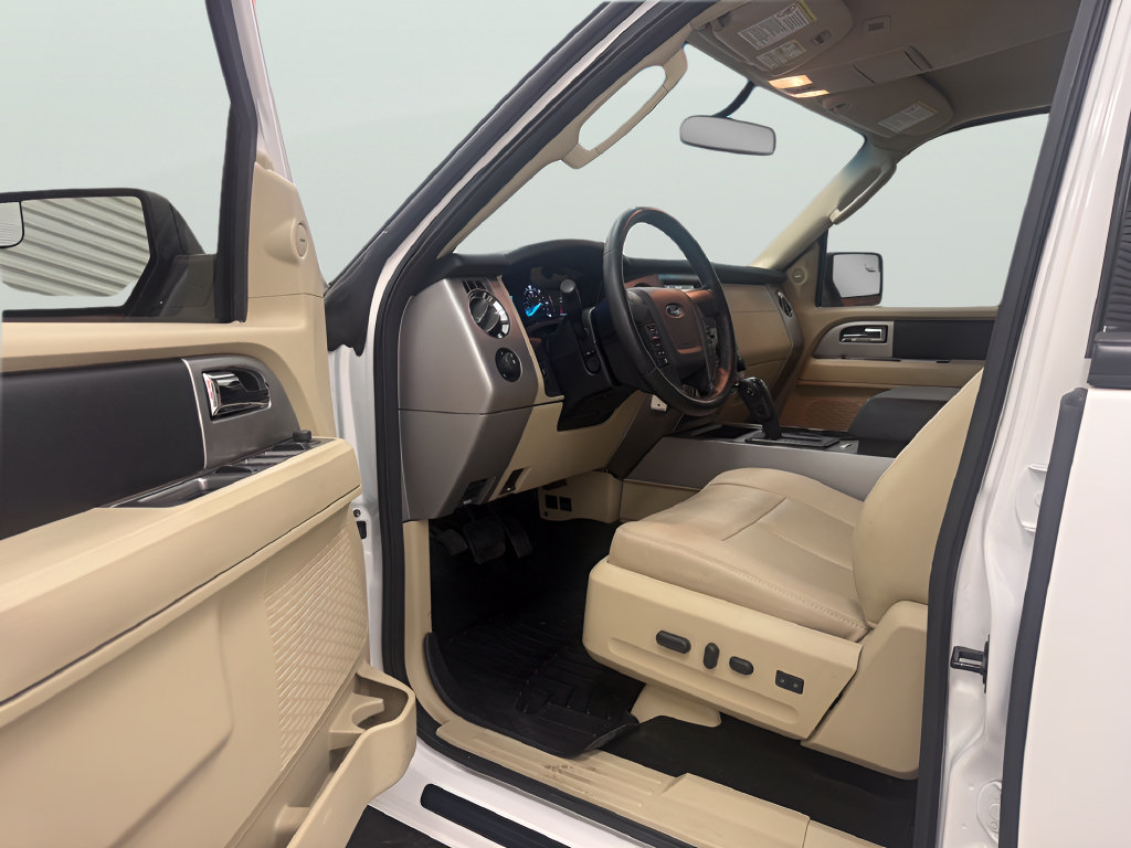 Used 2017 Ford Expedition XLT w/ Equipment Group 202A RWD image 9