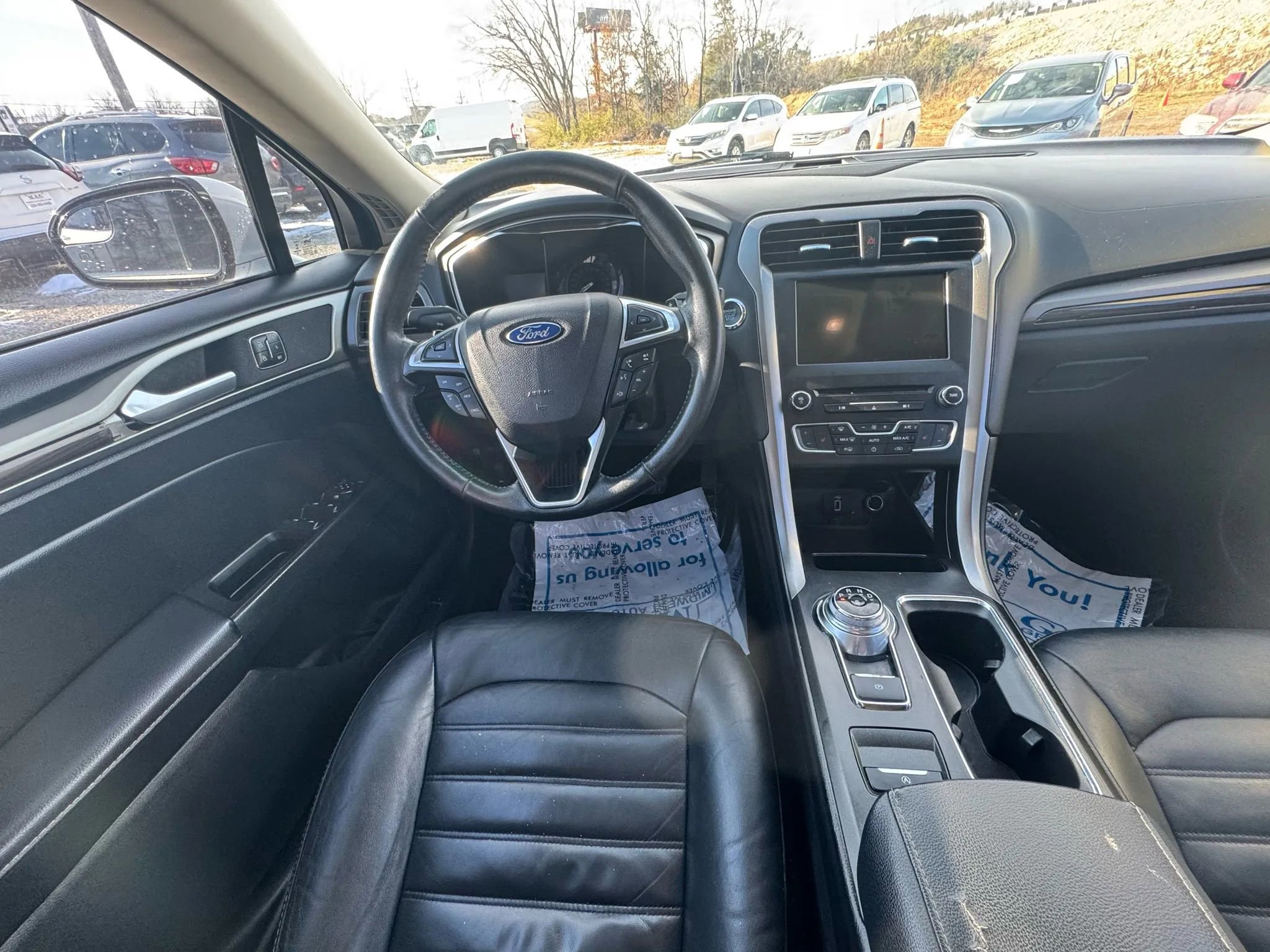 Used 2017 Ford Fusion SE w/ Fusion SE Technology Package image 24