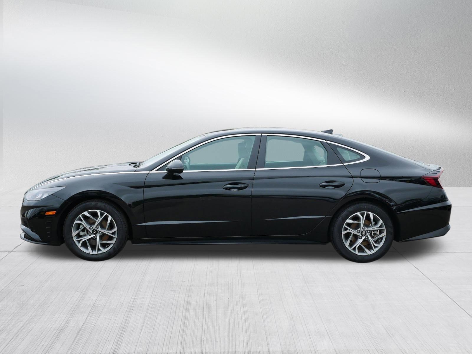 Certified 2023 Hyundai Sonata SEL w/ Preferred Accessory Package FWD image 4