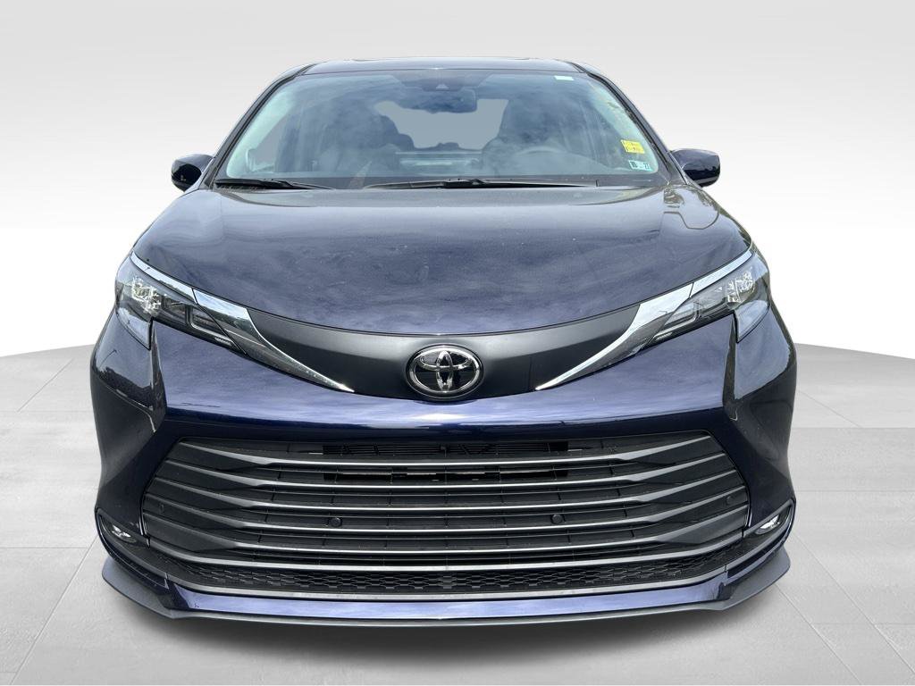 New 2026 Toyota Sienna XLE AWD/4WD image 8