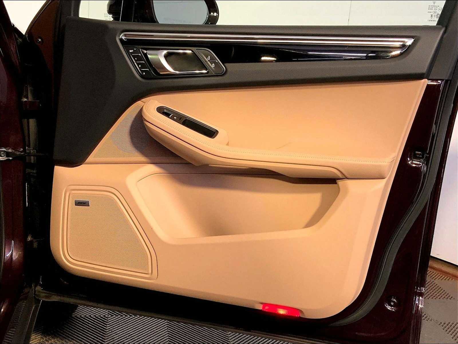 Certified 2025 Porsche Macan image 26