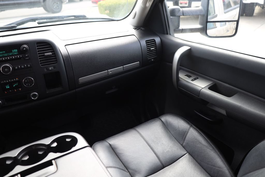 Used 2009 Chevrolet Silverado 3500 LT w/ Exterior Plus Package AWD/4WD image 20