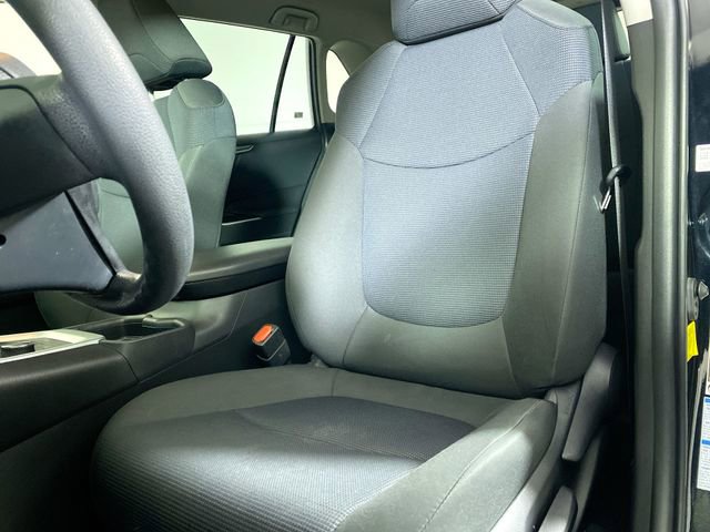 Used 2021 Toyota RAV4 LE image 18