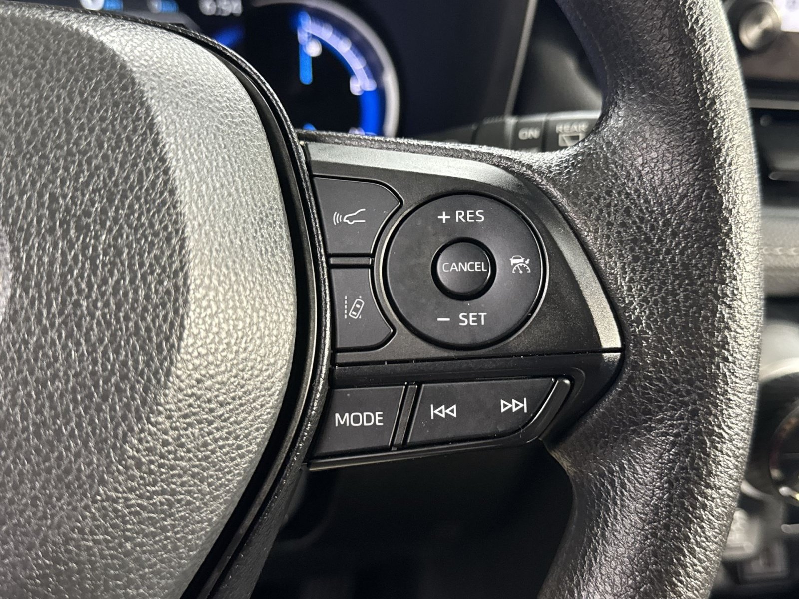 Used 2025 Toyota RAV4 XLE AWD/4WD image 44