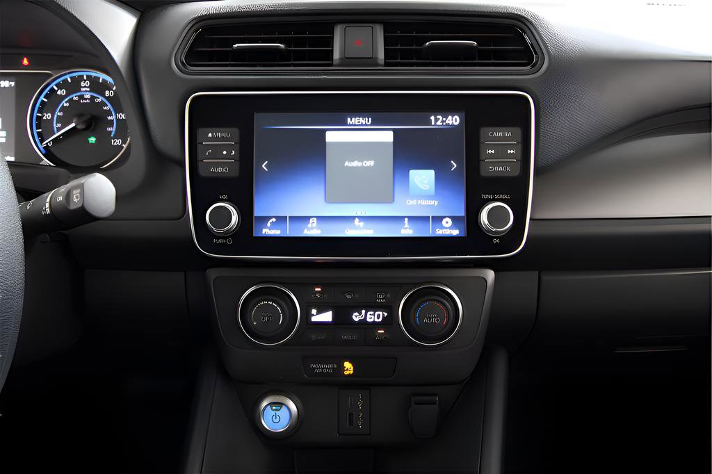 Used 2025 Nissan Leaf S image 23