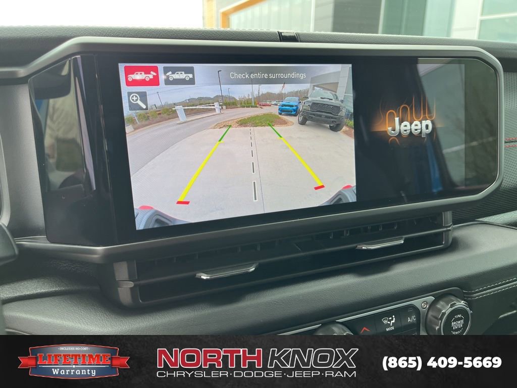 Used 2024 Jeep Gladiator Rubicon w/ Technology Group image 9