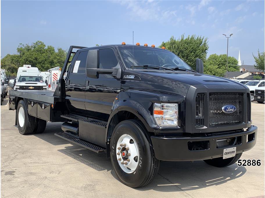Used 2022 Ford F750 2WD Crew Cab Super Duty image 3