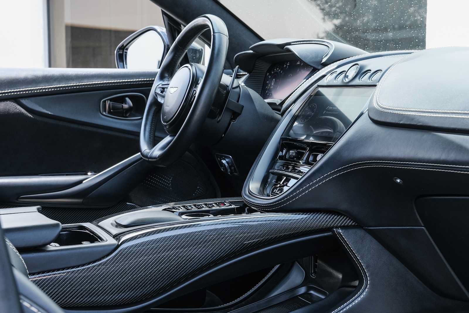 Used 2023 Aston Martin DBX AWD/4WD image 24