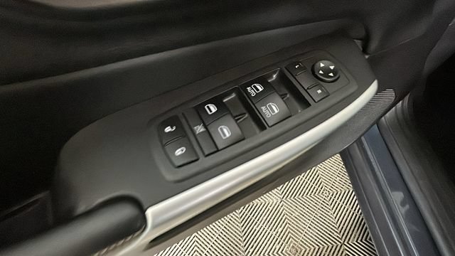 Used 2018 Jeep Cherokee Latitude Plus w/ Comfort/Convenience Group AWD/4WD image 10