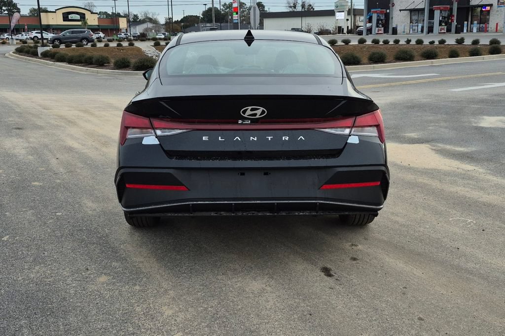New 2026 Hyundai Elantra SEL Sport FWD image 6