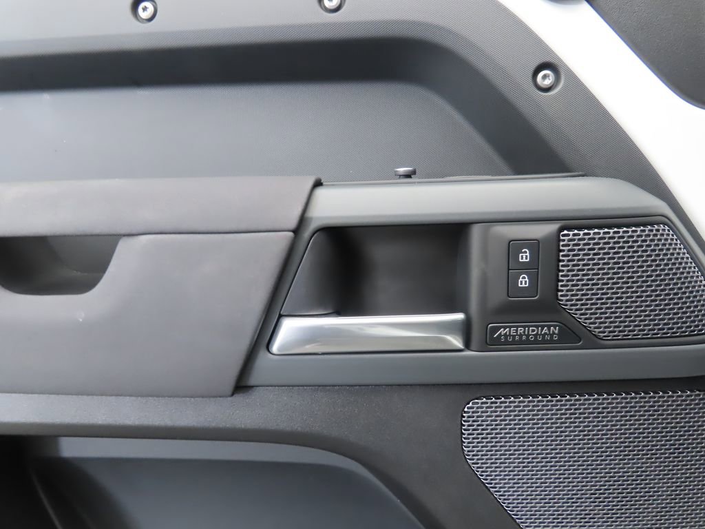 Certified 2023 Land Rover Defender 90 X-Dynamic SE image 22