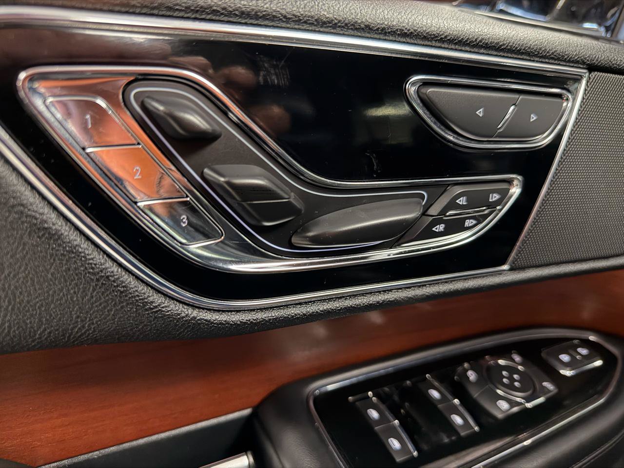 Used 2020 Lincoln Navigator Reserve AWD/4WD image 28