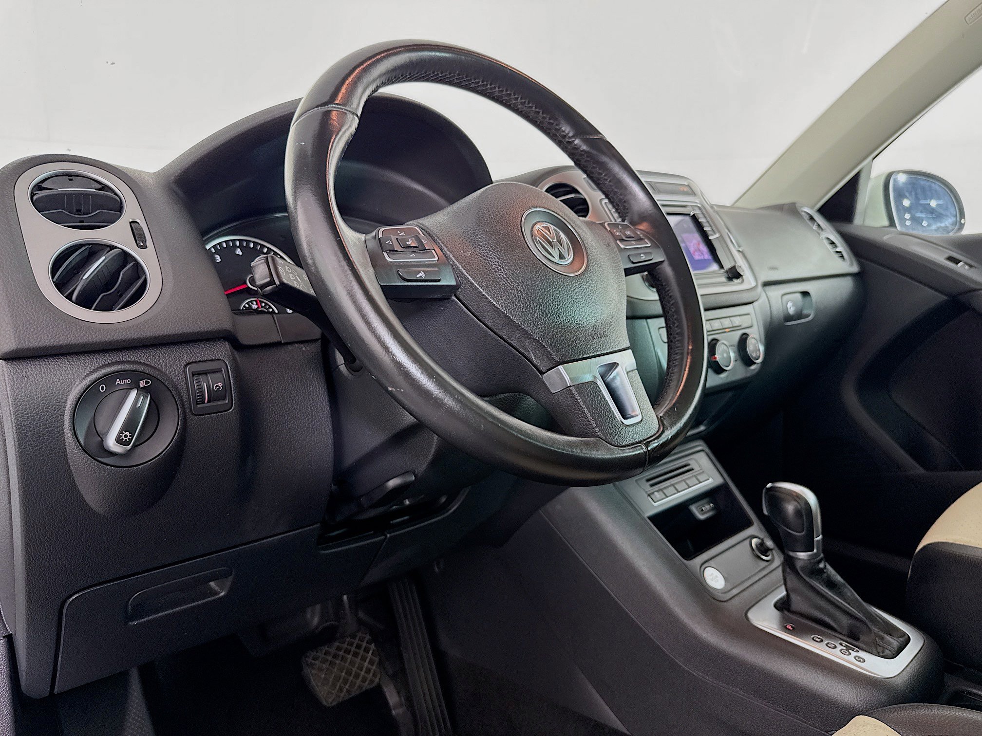 Used 2017 Volkswagen Tiguan Wolfsburg Edition image 22