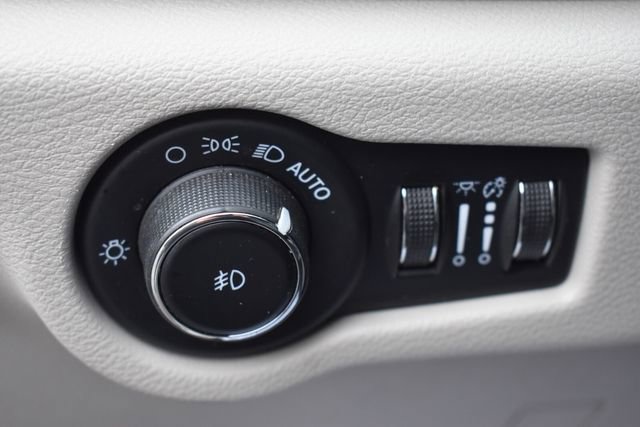 Used 2023 Chrysler Pacifica Touring-L FWD image 22