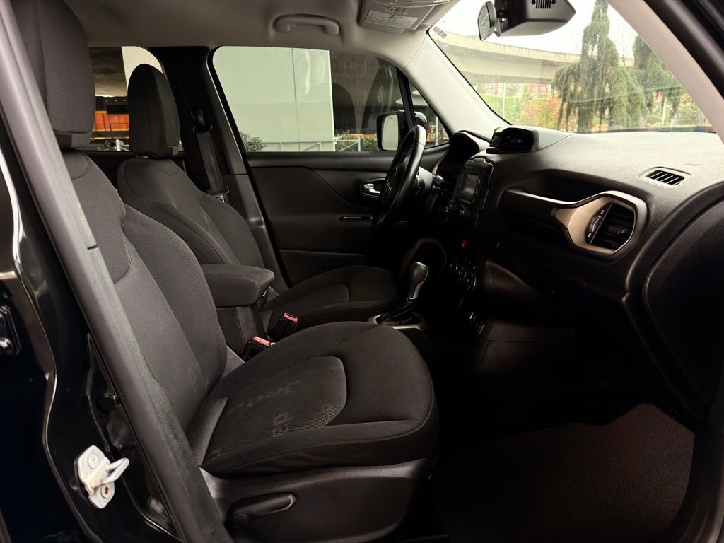 Used 2015 Jeep Renegade Latitude w/ Popular Equipment Group FWD image 25