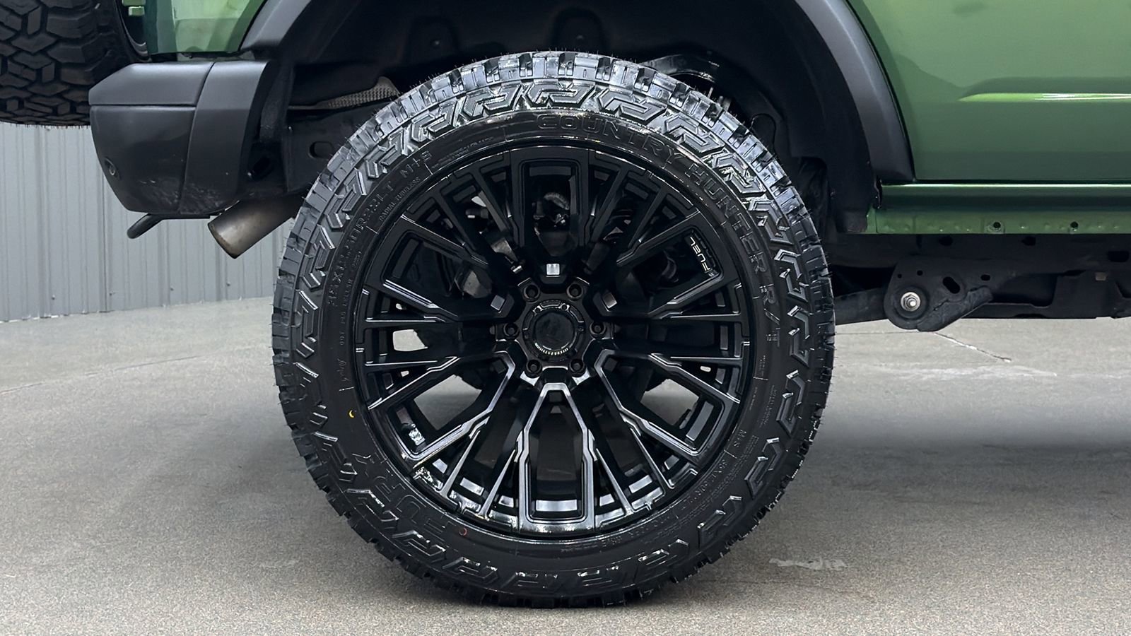 Used 2025 Ford Bronco Badlands image 11