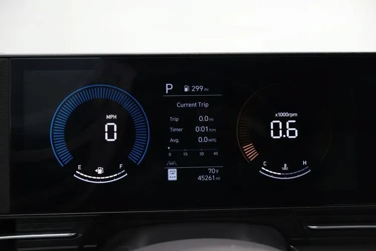 Used 2025 Hyundai Kona SEL FWD image 27