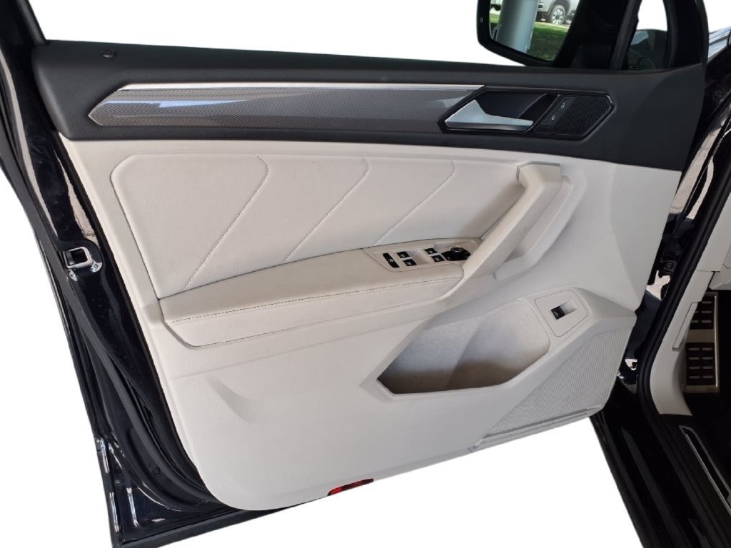 Used 2024 Volkswagen Tiguan SE R-Line FWD image 18