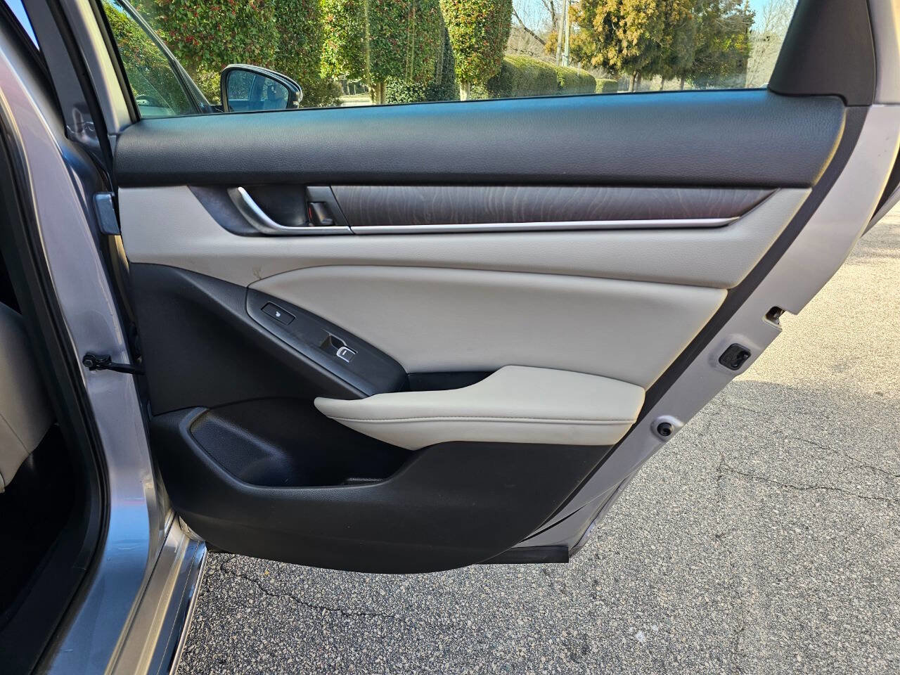 Used 2019 Honda Accord Touring image 32