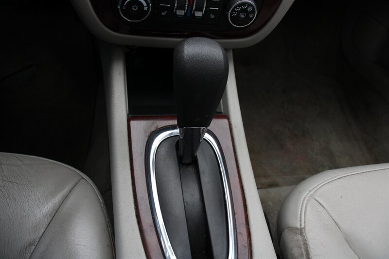 Used 2010 Chevrolet Impala LT w/ Luxury Edition Package FWD image 8