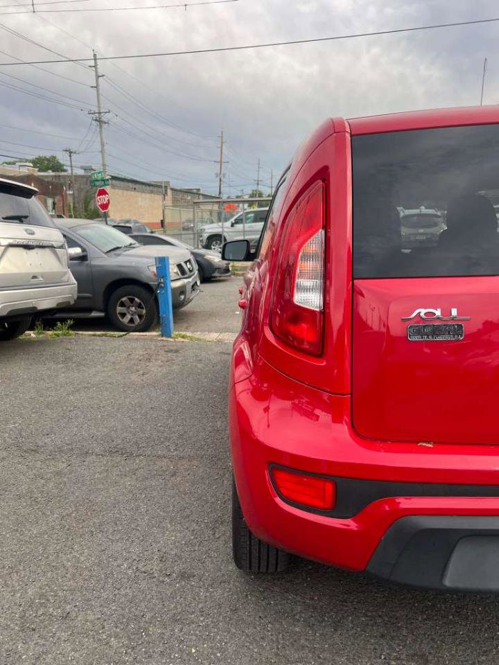 Used 2012 Kia Soul + FWD image 8