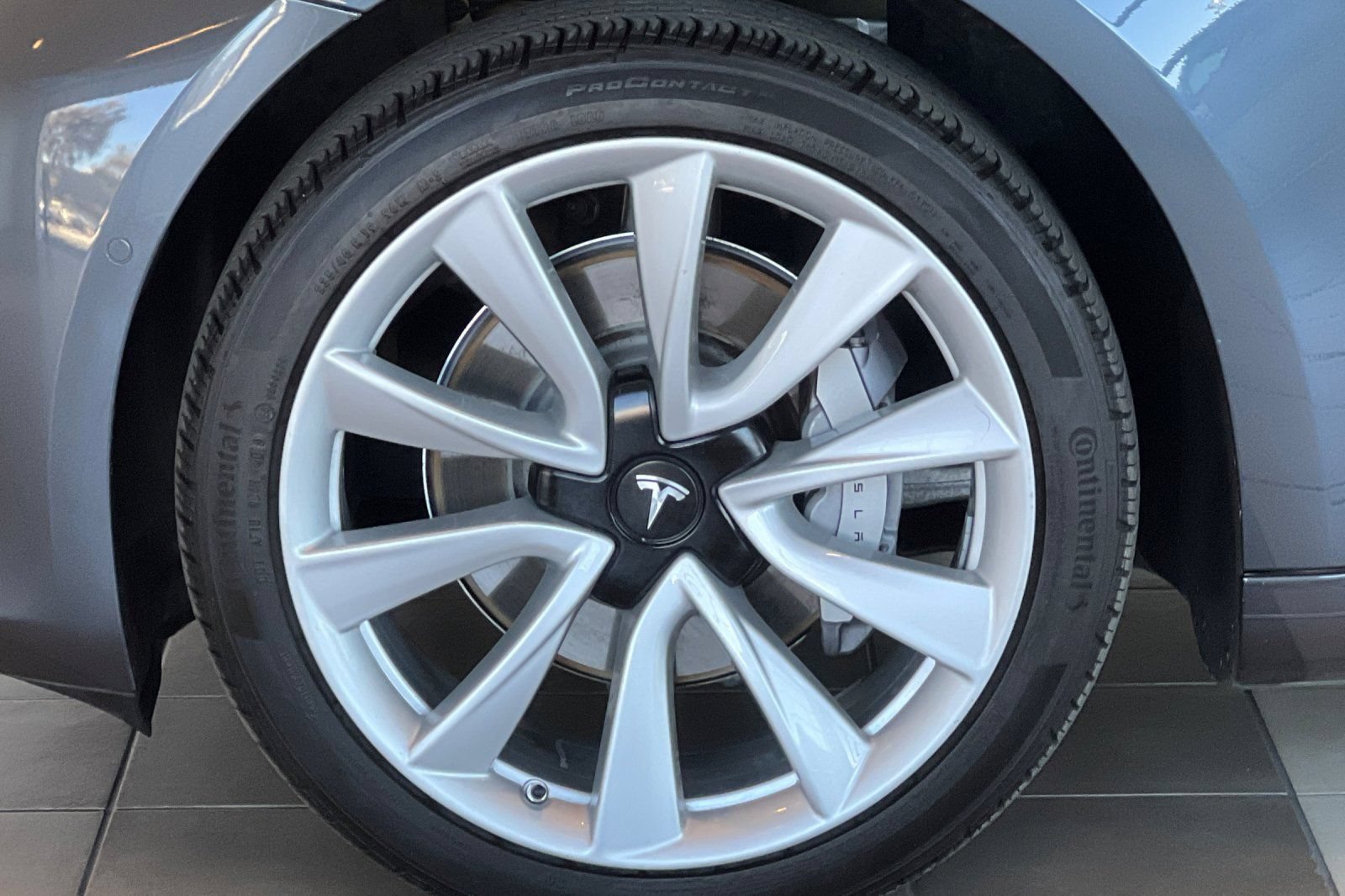 Used 2018 Tesla Model 3 Long Range RWD image 23