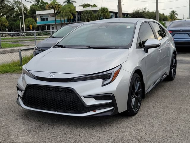 Used 2025 Toyota Corolla SE FWD image 2