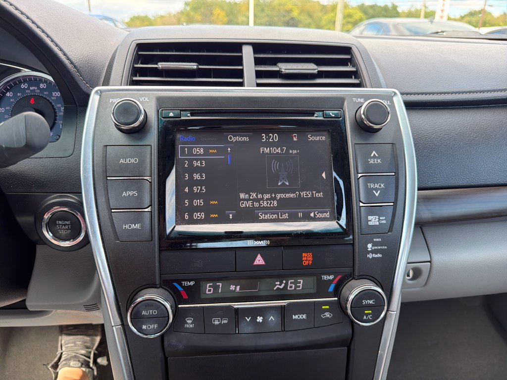 Used 2016 Toyota Camry XLE w/ Moonroof Package FWD image 23
