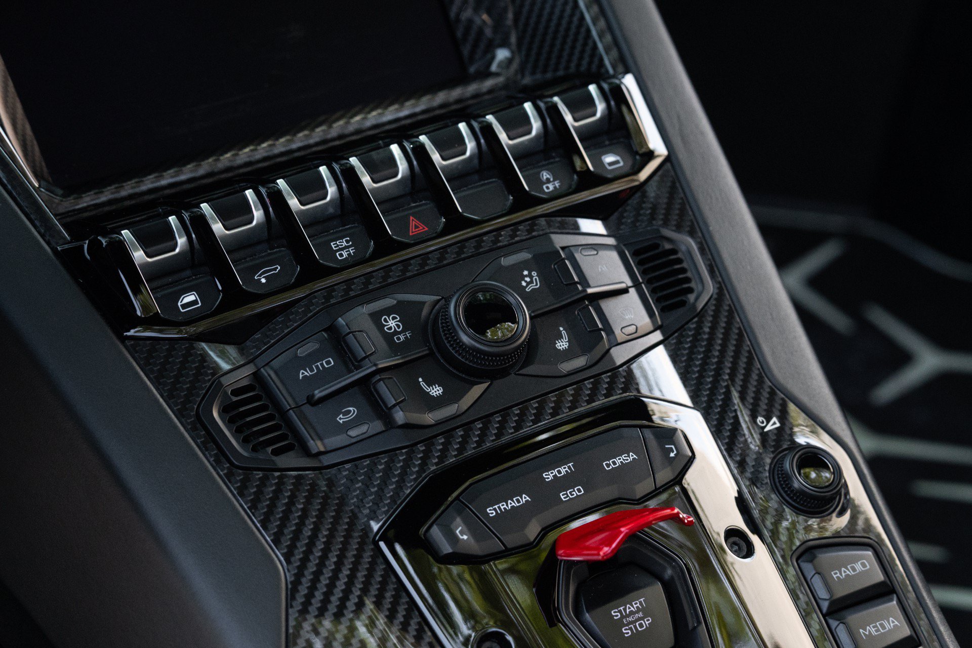 Used 2020 Lamborghini Aventador SVJ AWD/4WD image 68