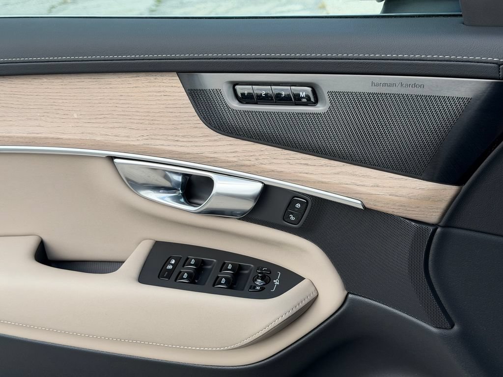 New 2026 Volvo XC90 B6 Plus w/ Protection Package Premier AWD/4WD image 31