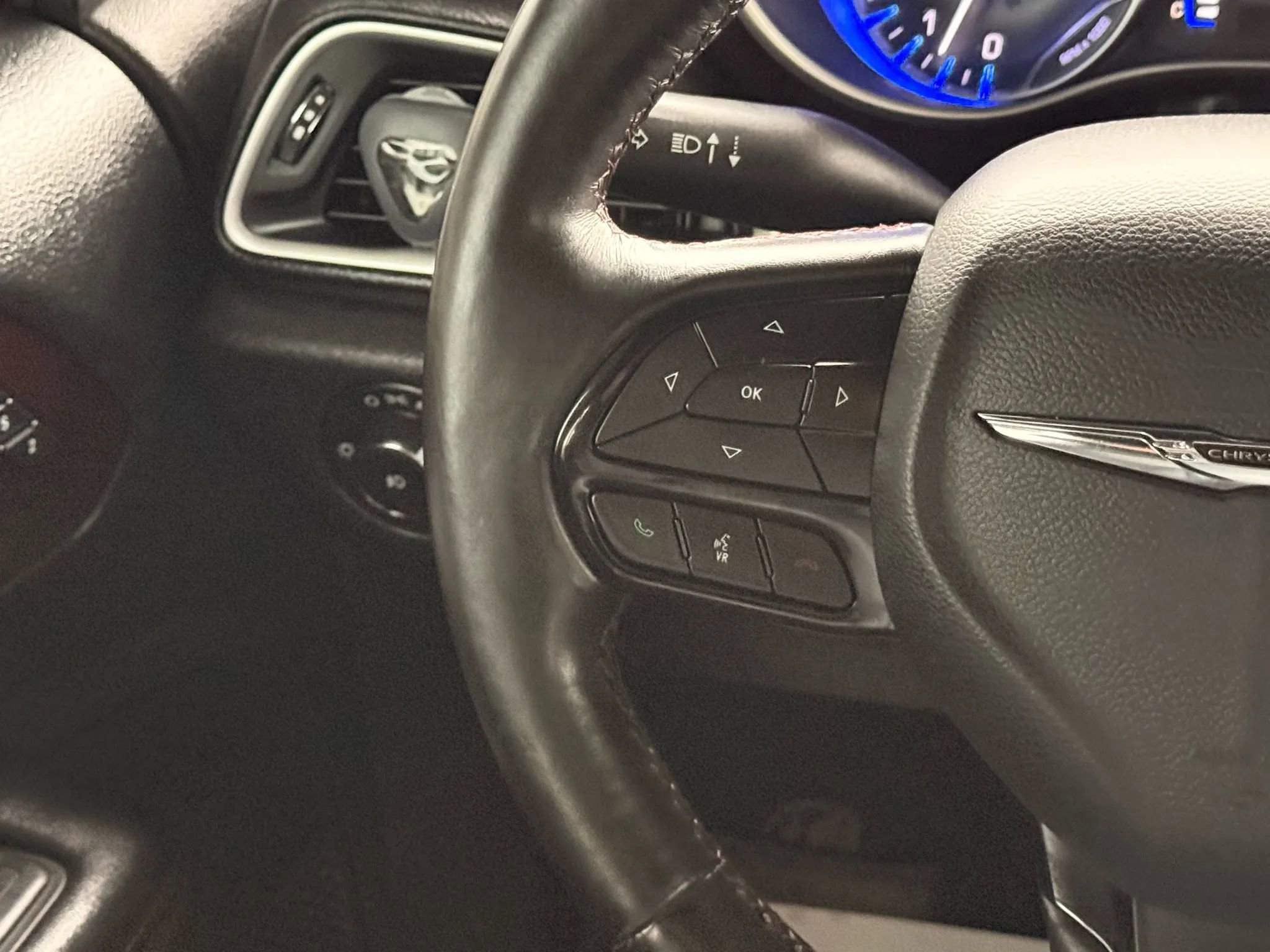 Used 2020 Chrysler Pacifica Touring-L image 33