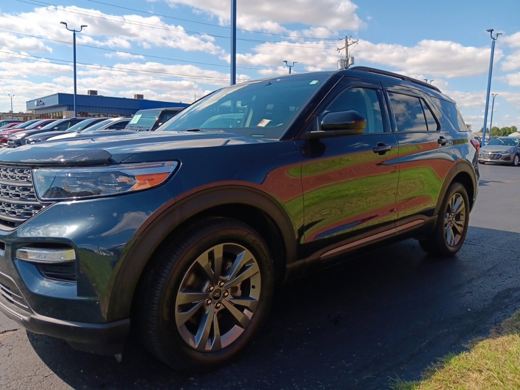 Used 2022 Ford Explorer XLT w/ Equipment Group 202A image 3