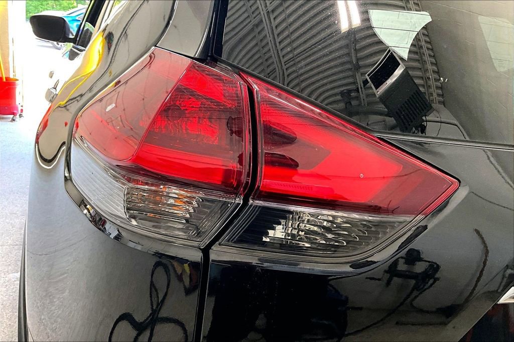 Used 2020 Nissan Rogue S AWD/4WD image 23