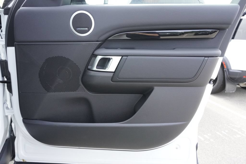 Used 2025 Land Rover Discovery S AWD/4WD image 21