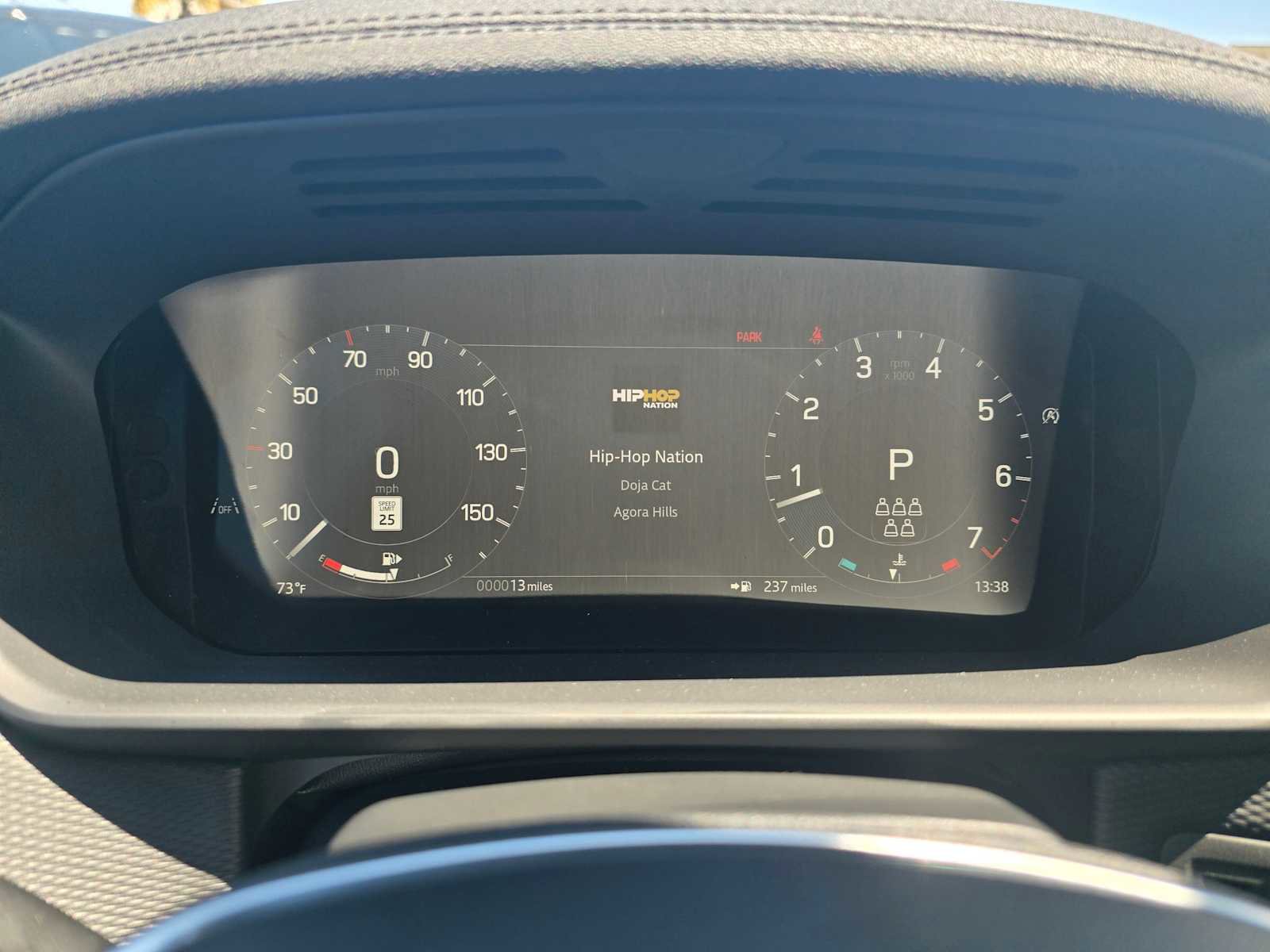 New 2025 Land Rover Discovery Dynamic SE image 27