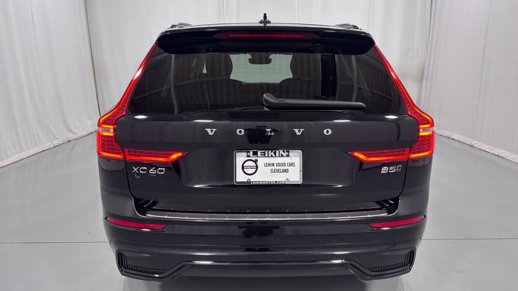 Certified 2024 Volvo XC60 B5 Plus w/ Protection Package Premier AWD/4WD image 7