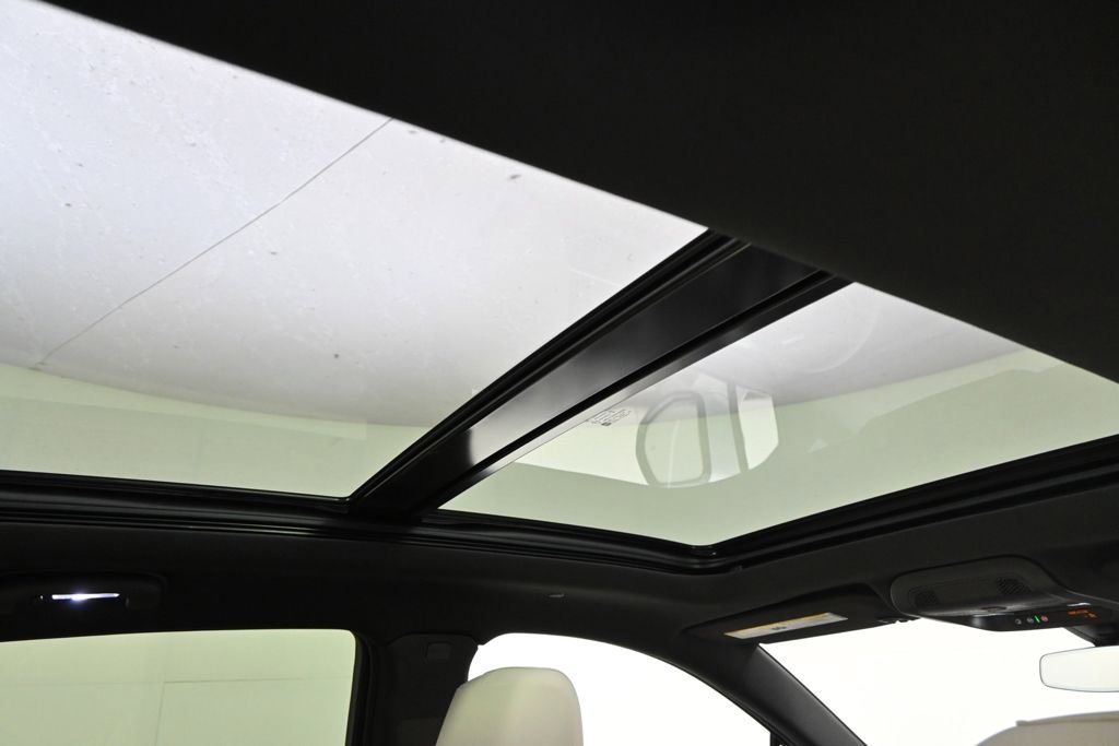 New 2025 Cadillac XT5 Sportv w/ LPO, Floor Liner Package image 17