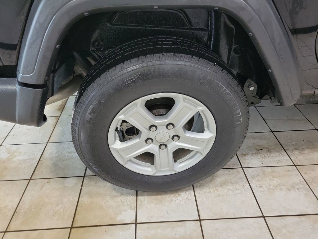 Used 2022 Jeep Wrangler Sport S image 29