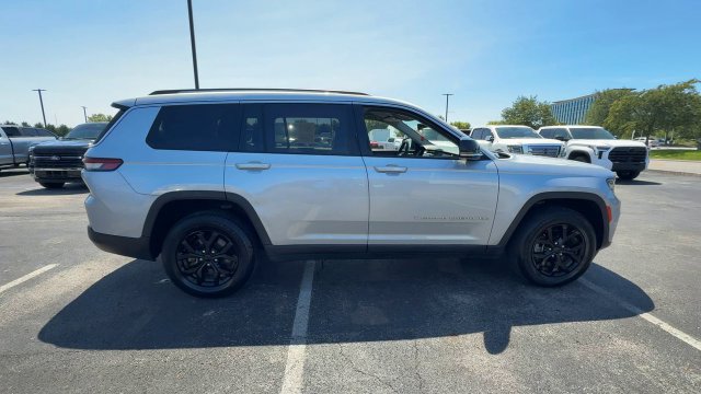 Used 2023 Jeep Grand Cherokee L Limited AWD/4WD image 9