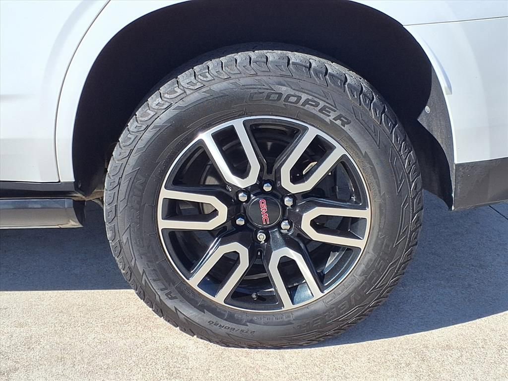Used 2022 GMC Yukon AT4 image 25