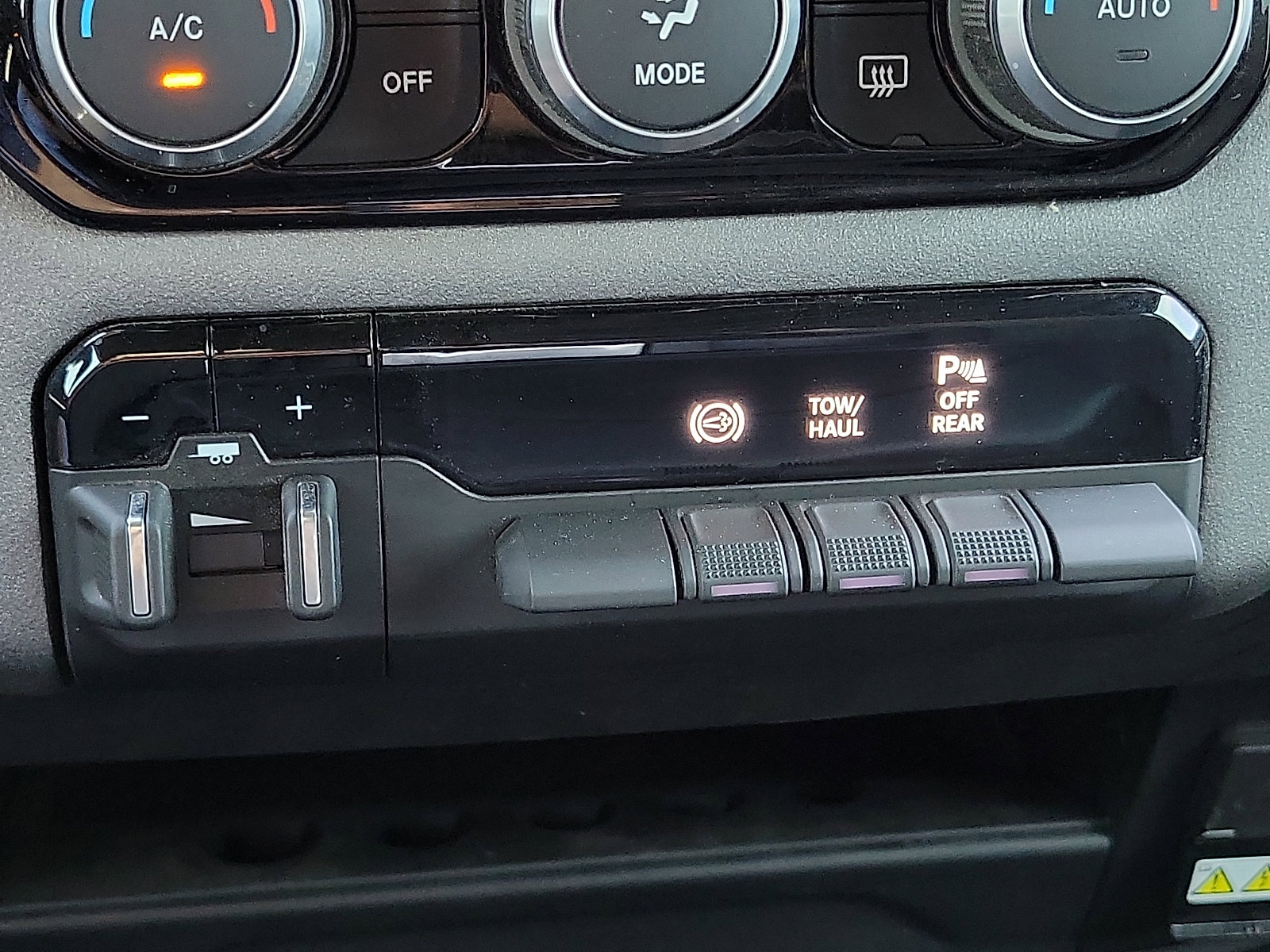 Used 2024 RAM 3500 Tradesman w/ Chrome Appearance Group image 15