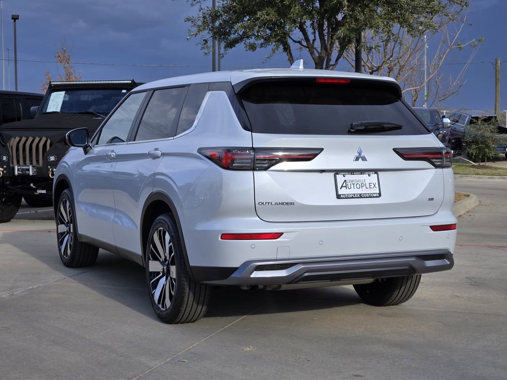 New 2026 Mitsubishi Outlander SE image 3