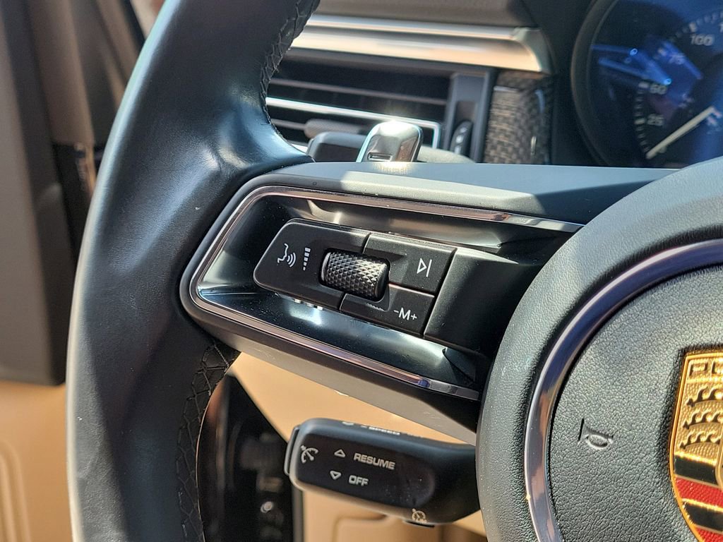 Certified 2022 Porsche Macan image 38