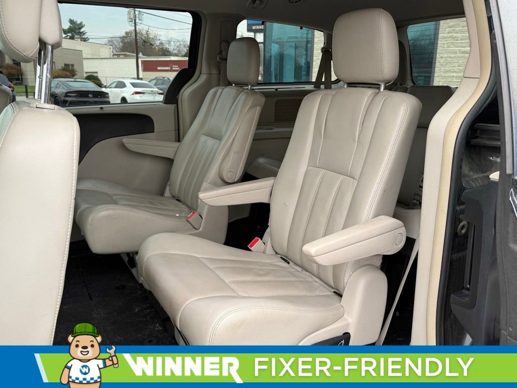 Used 2014 Chrysler Town & Country Touring-L w/ Driver Convenience Group image 10