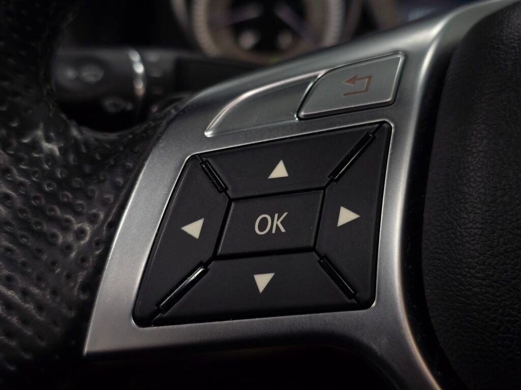 Used 2014 Mercedes-Benz E 350 Cabriolet image 36