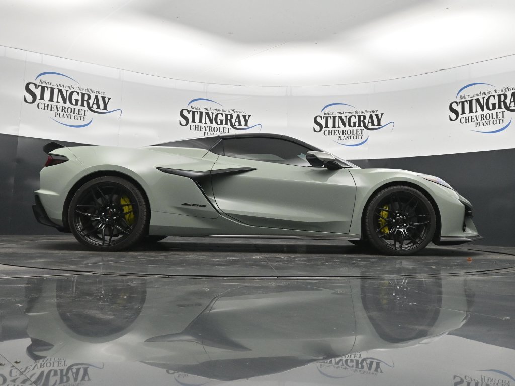 Used 2024 Chevrolet Corvette Z06 w/ Stealth Interior Trim Package RWD image 33