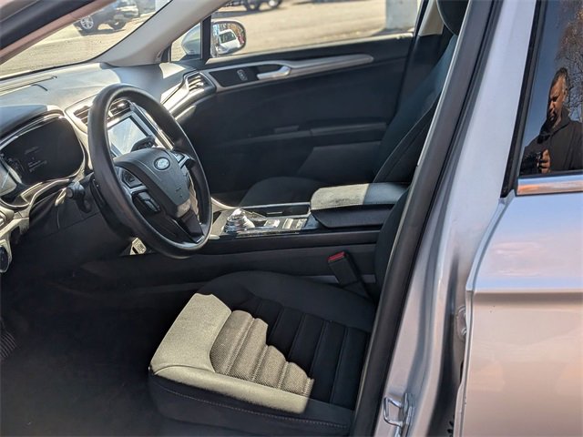 Used 2019 Ford Fusion SE image 14