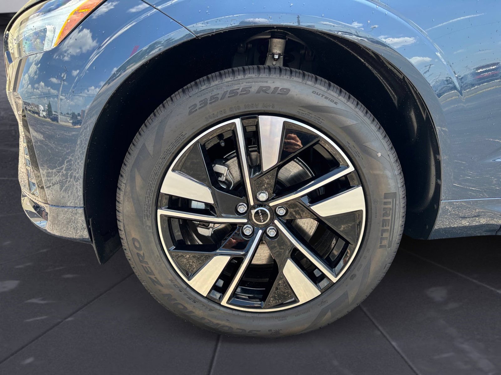 New 2026 Volvo XC60 B5 Core w/ Protection Package Premier AWD/4WD image 14