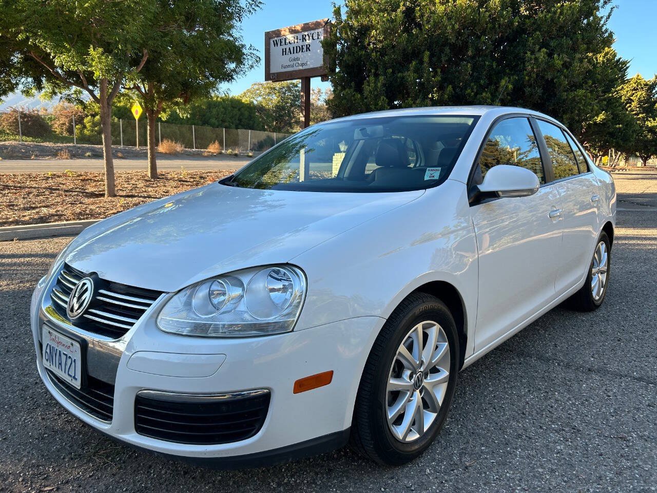 Used 2010 Volkswagen Jetta Limited Edition FWD image 2